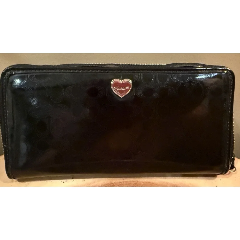 Coach Perforated Embossed Liquid Gloss Leather Black Accordian Zip Wallet Logo❤️